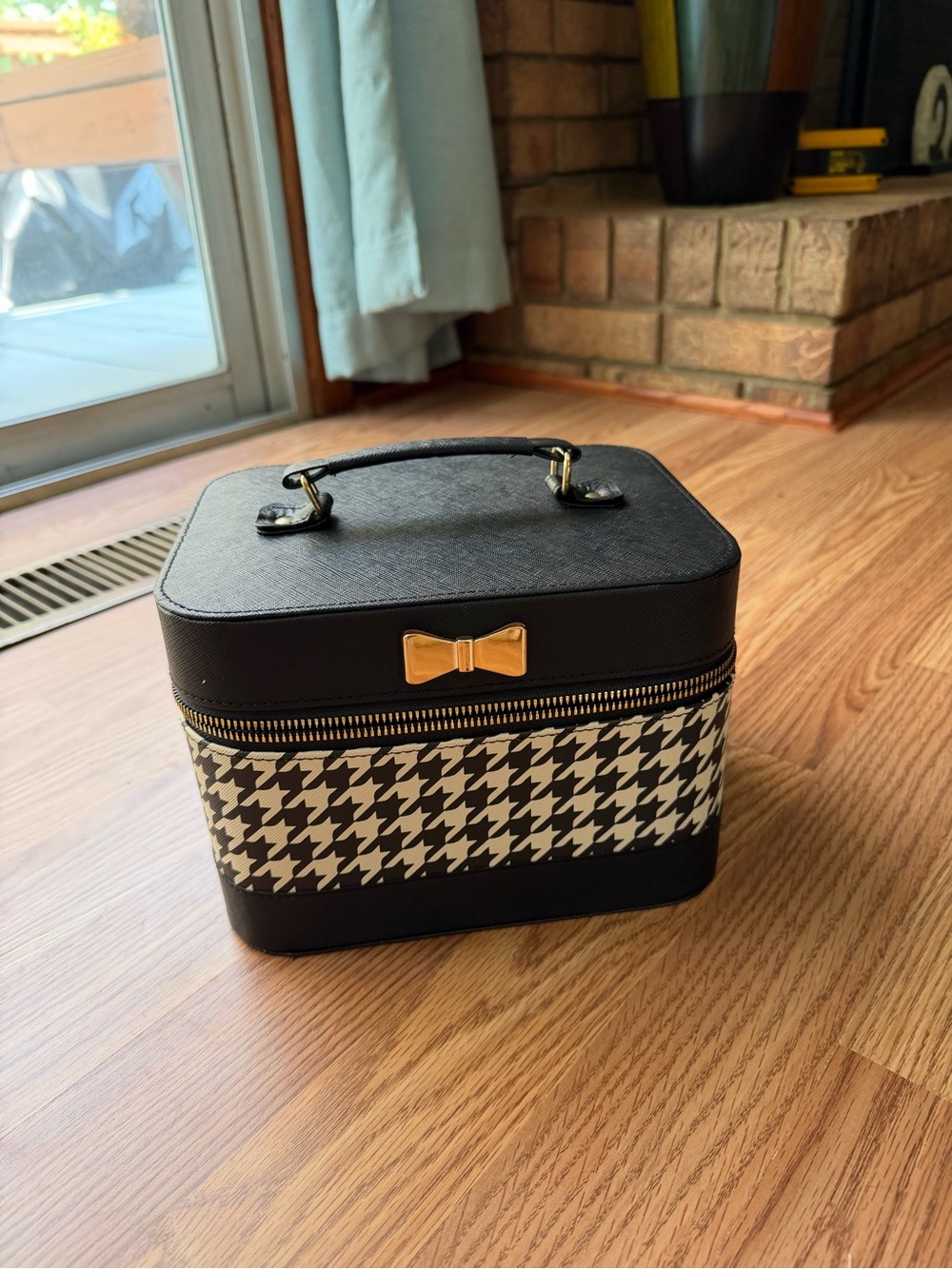 Black and White Houndstooth Travel Case with Gold Bow Accent